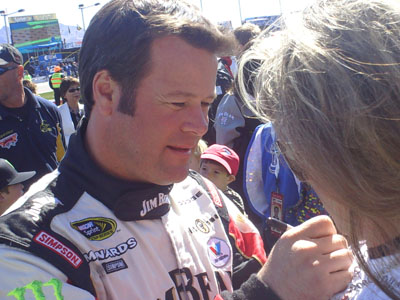 Robby Gordon gives his autograph (Photo Credit: The Fast and the Fabulous/Valli Hilaire)