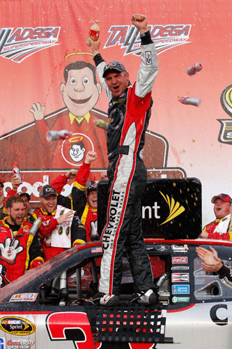 Clint Bowyer celebrates winning the Good Sam Club 500 at Talladega Superspeedway, his second straight fall win at the track. (Credit: Geoff Burke/Getty Images for NASCAR)