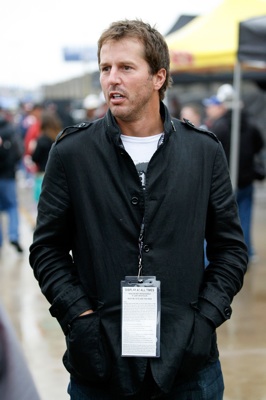 Fans spotted NHL Dallas Star’s Mike Modano in the garage at Texas Motor Speedway on Sunday. (Credit: Tom Pennington/Getty Images for NASCAR)