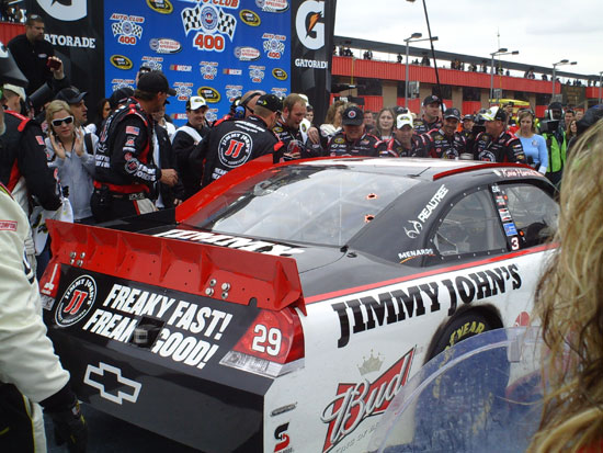 Kevin Harvick drives parks it in Victory Lane