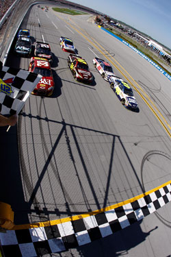 Jimmie Johnson wins the Aaron's 499 at Talladega Superspeedway (Credit: Todd Warshaw/Getty Images for NASCAR)