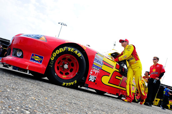 Kurt Busch, driver of the No. 22 Shell/Pennzoil Dodge, helps push his car prior to practice for the NASCAR Sprint Cup Series FedEx 400 Benefiting Autism Speaks at Dover International Speedway on May 13 in Dover, Del. (Credit: Jason Smith, Getty Images for NASCAR)