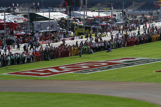 Crews line up on pit road to pay tribute to Dan Wheldon at Las Vegas Motor Speedway